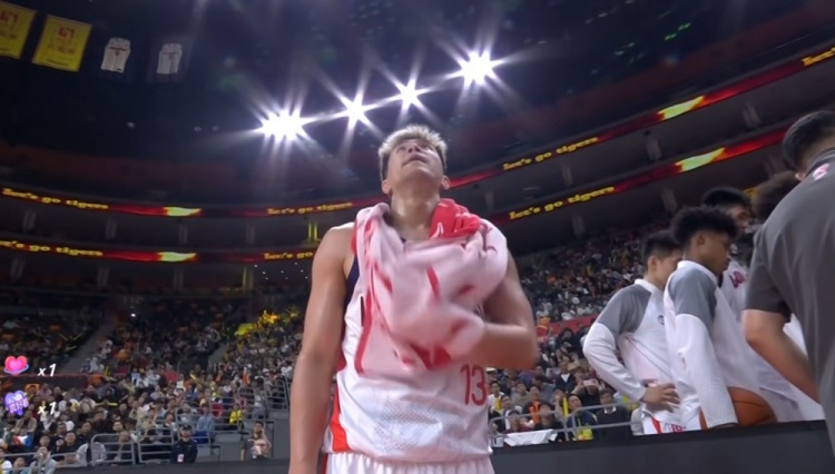 2026世界杯足球-依旧犀利！郭艾伦弧顶摆脱徐杰直杀篮下拿到两分