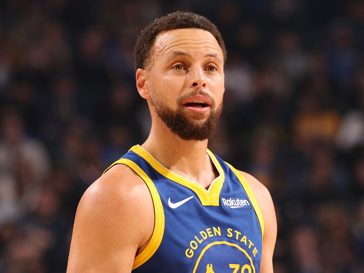 世界杯-库里27+7勇士17分大逆转尼克斯 巴特勒32+8唐斯17+20