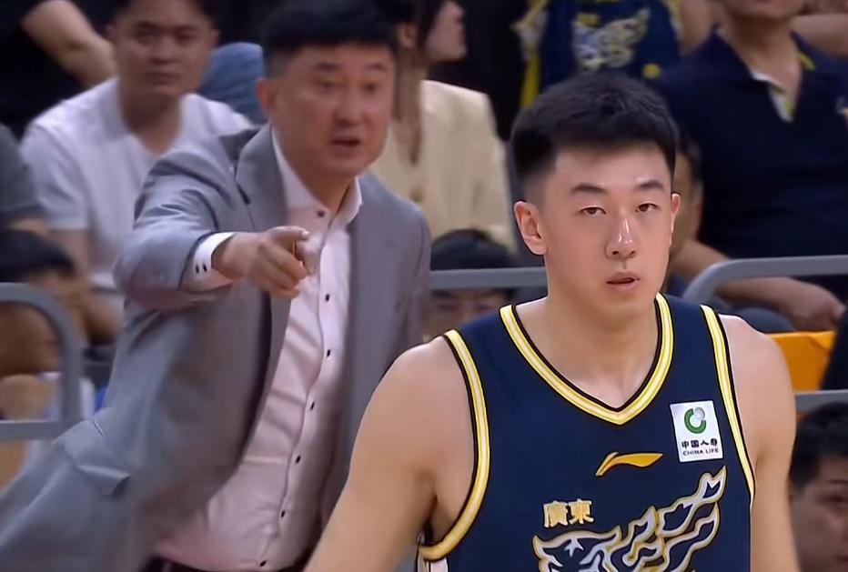 世界杯-广东男篮33分大胜！奎因29+7+7杜润旺20分，王洪泽陈家政表现出色